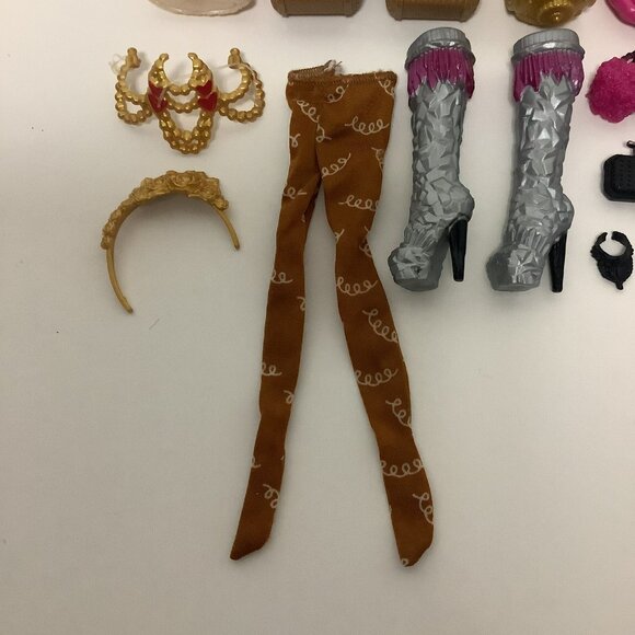 Ever After High Doll Accessories Lot Purse Bag Picnic Basket Boots Necklace - Picture 7 of 16